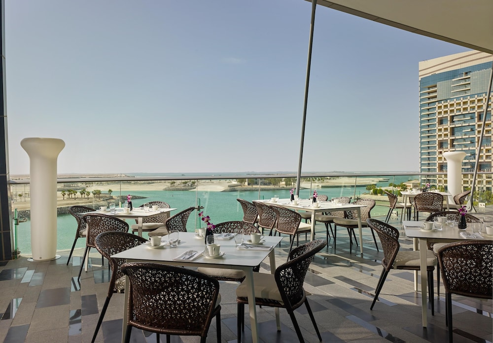 Grand Hyatt Abu Dhabi Hotel & Residences — Restaurant & bars in Abu Dhabi