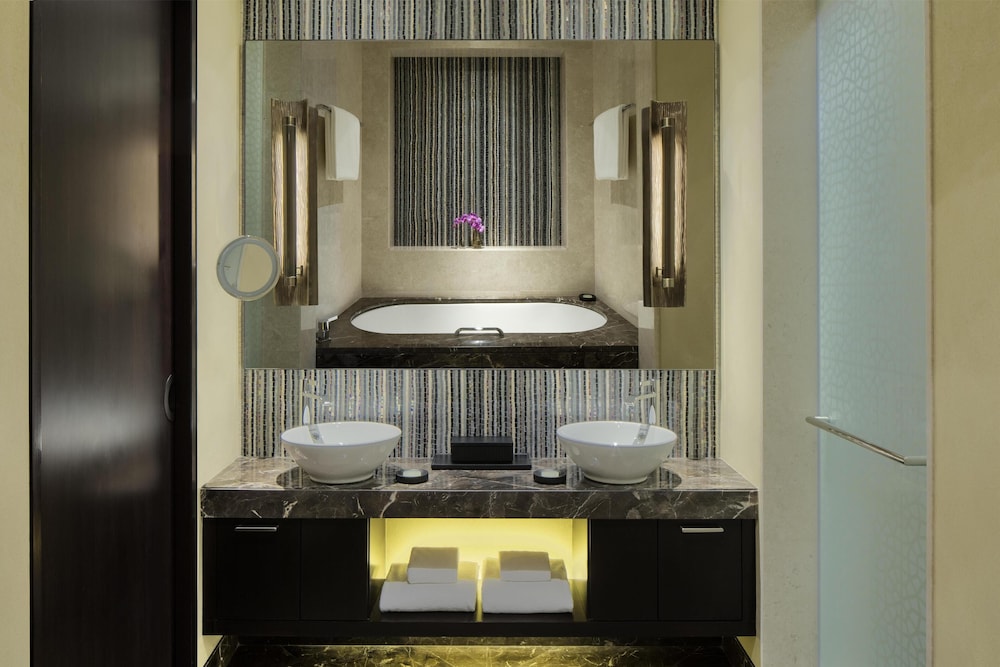 Grand Hyatt Abu Dhabi Hotel & Residences — Hotel rooms in Abu Dhabi