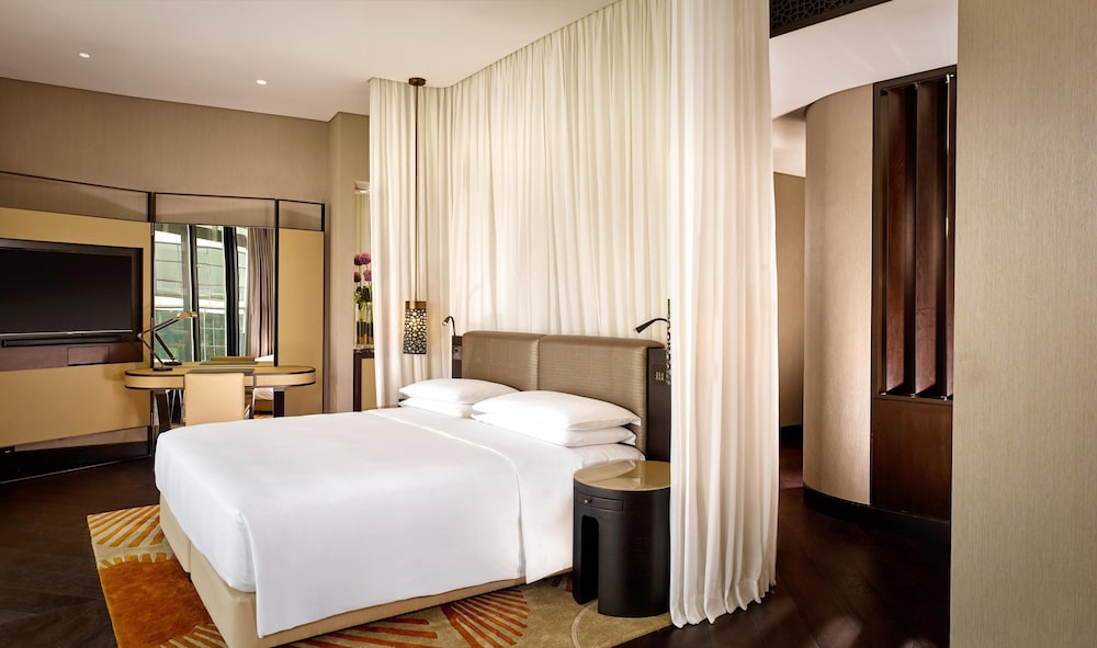 Grand Hyatt Abu Dhabi Hotel & Residences — Hotel rooms in Abu Dhabi