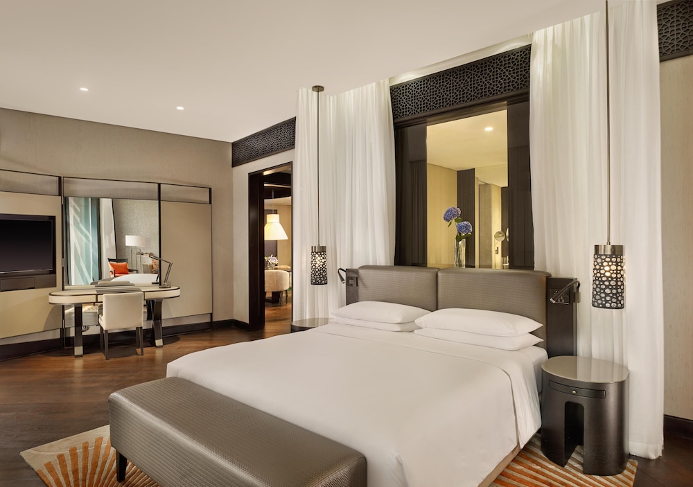 Grand Hyatt Abu Dhabi Hotel & Residences — Hotel rooms in Abu Dhabi