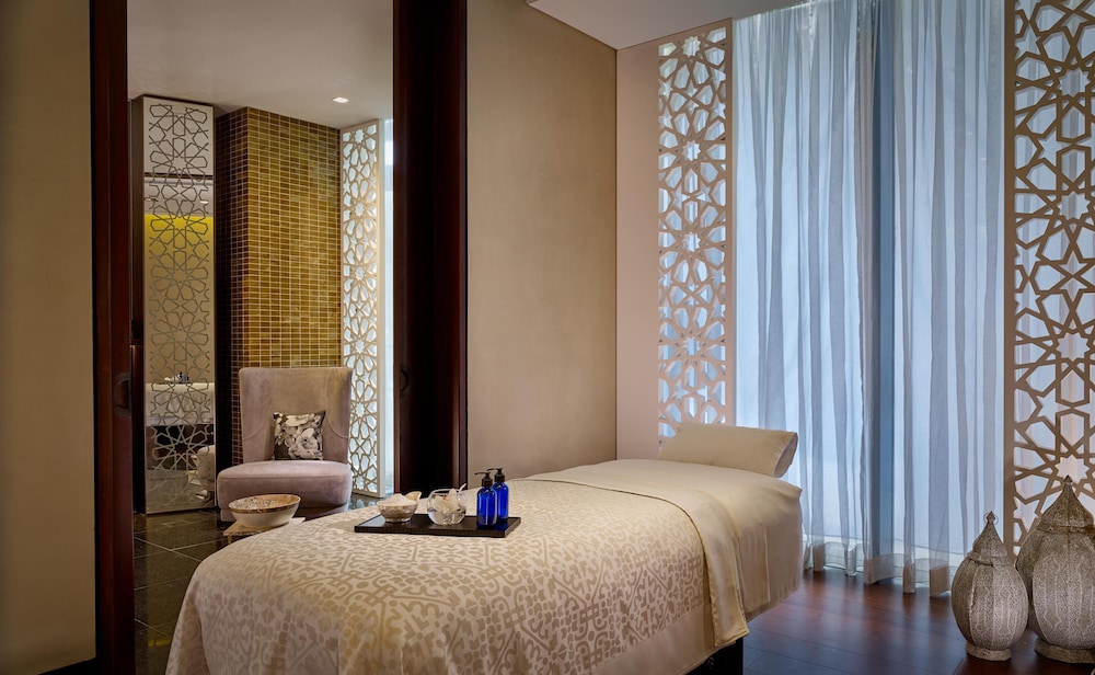 Grand Hyatt Abu Dhabi Hotel & Residences — Hotel rooms in Abu Dhabi