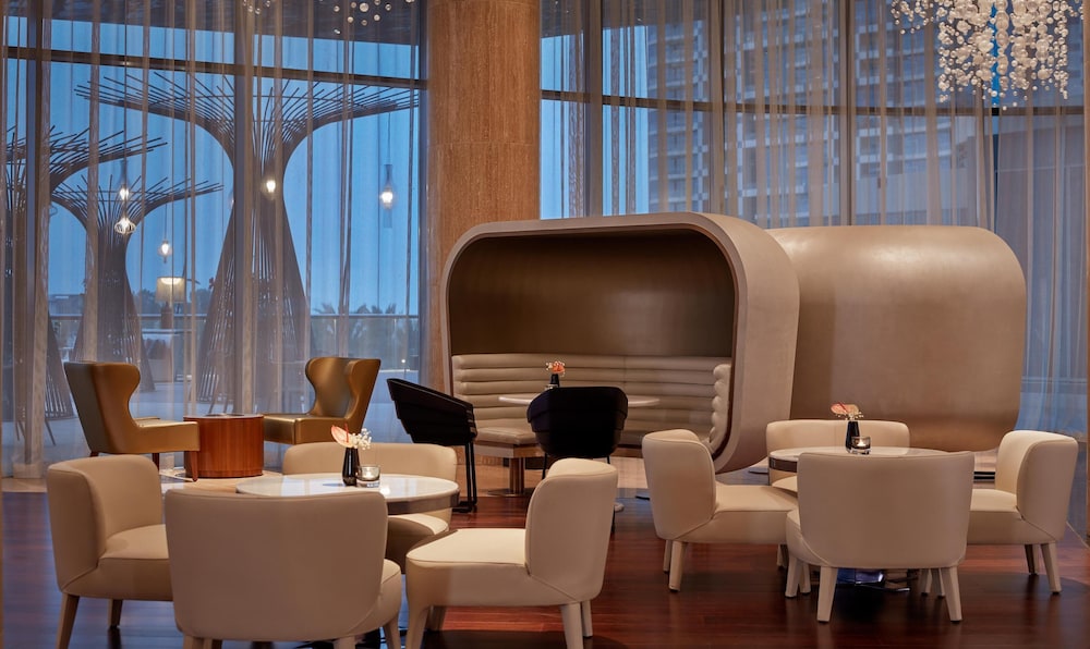 Grand Hyatt Abu Dhabi Hotel & Residences — Restaurant & bars in Abu Dhabi