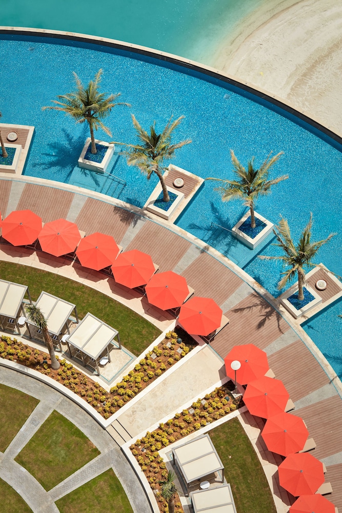 Grand Hyatt Abu Dhabi Hotel & Residences — Swimming pool in Abu Dhabi