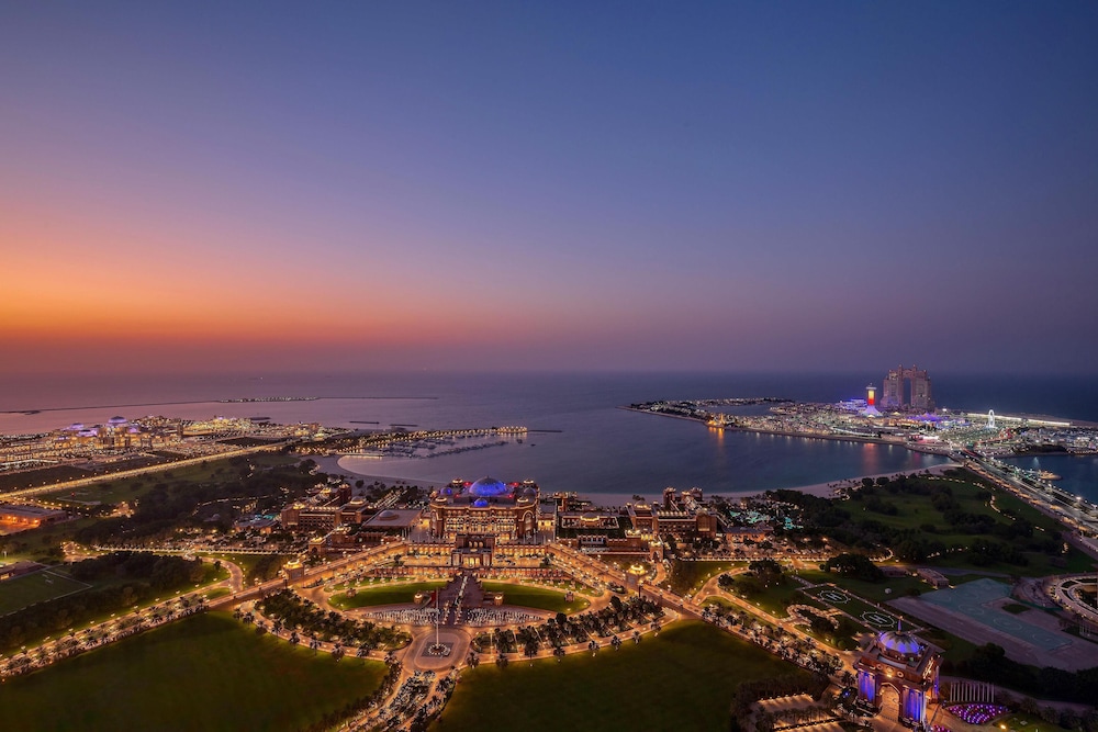Grand Hyatt Abu Dhabi Hotel & Residences — Hotel building in Abu Dhabi