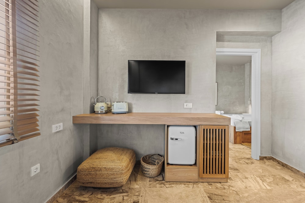 Nikos Apartments — Hotel rooms in Stalida