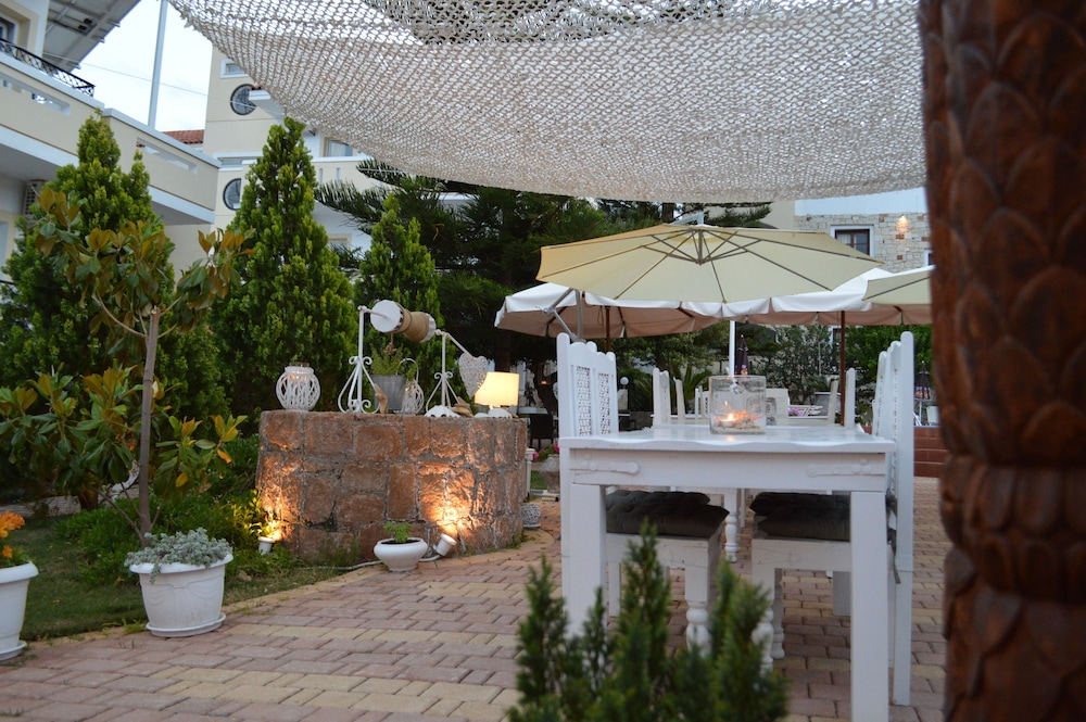 Nikos Apartments — Restaurant & bars in Stalida