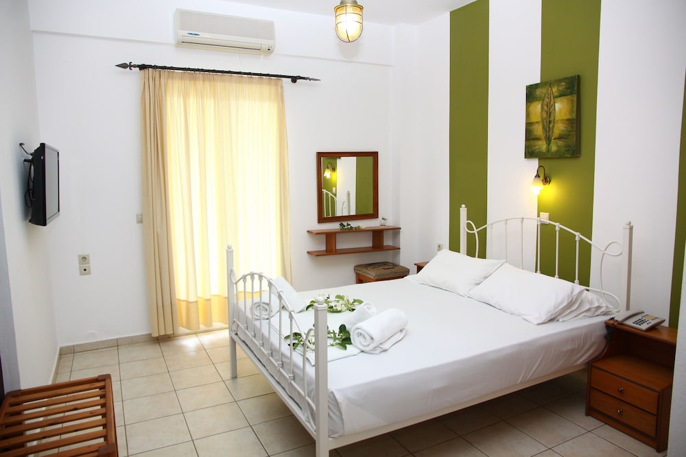 Nikos Apartments — Hotel rooms in Stalida