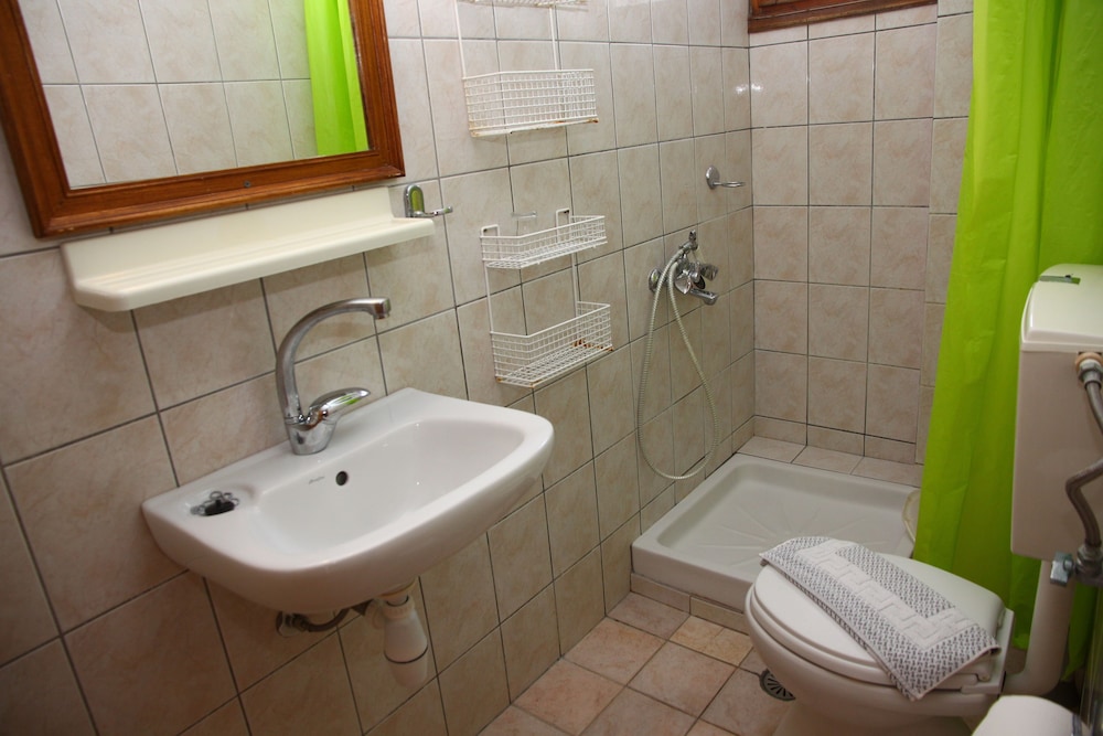 Nikos Apartments — Hotel rooms in Stalida