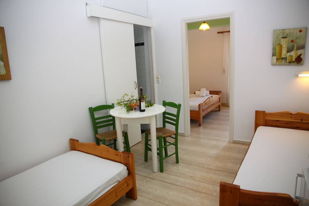 Nikos Apartments — Hotel rooms in Stalida