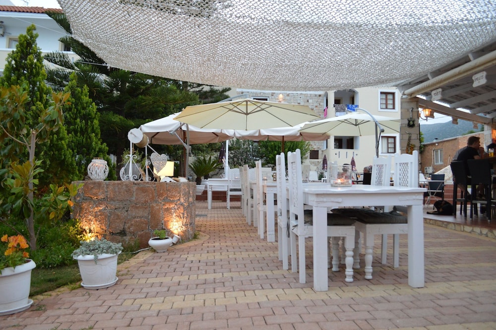 Nikos Apartments — Restaurant & bars in Stalida
