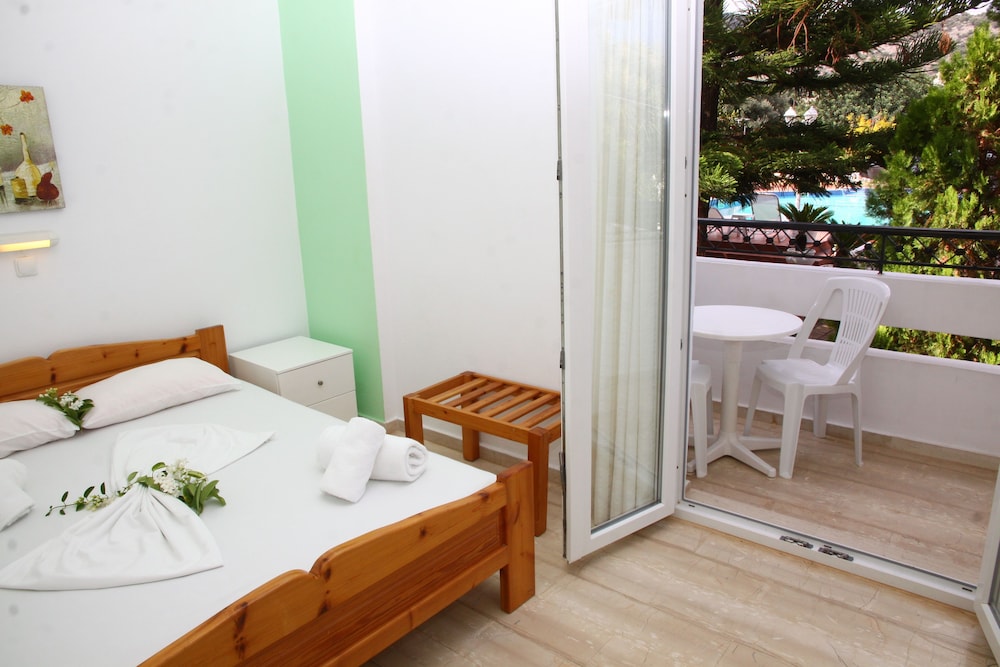 Nikos Apartments — Hotel rooms in Stalida
