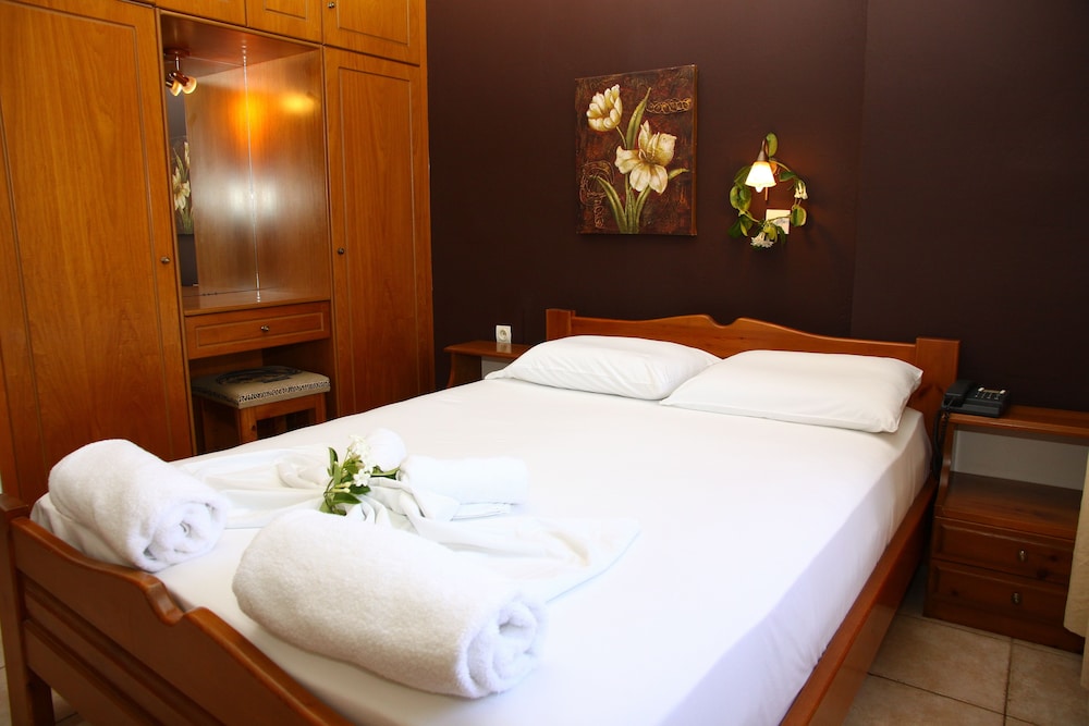 Nikos Apartments — Hotel rooms in Stalida