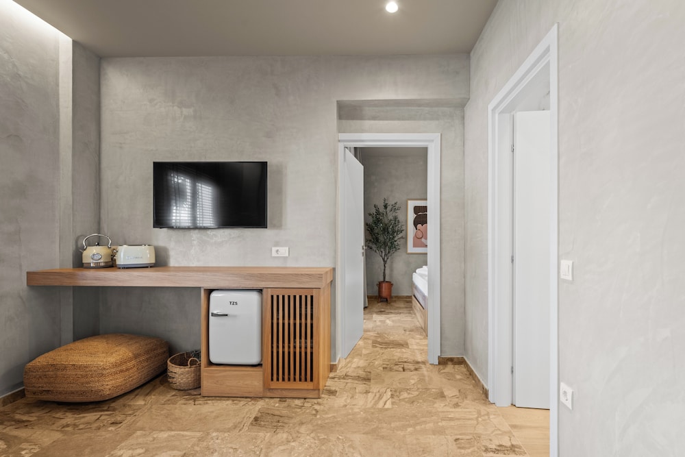 Nikos Apartments — Hotel rooms in Stalida