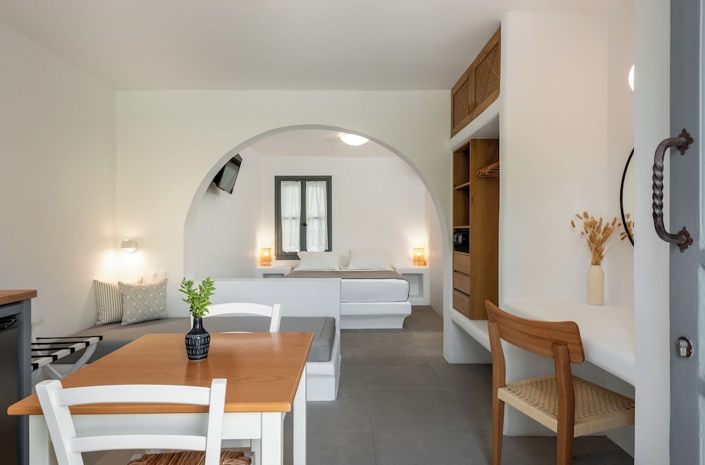 Nissia Kamares Hotel Apartments — Hotel rooms in Kardamena, South Aegean
