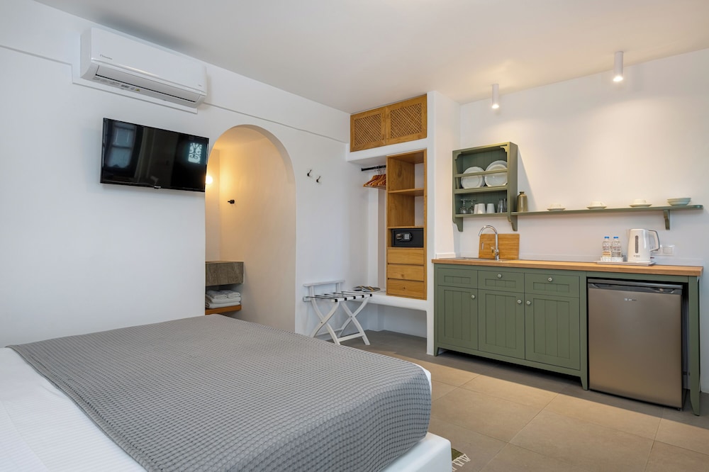 Nissia Kamares Hotel Apartments — Hotel rooms in Kardamena, South Aegean