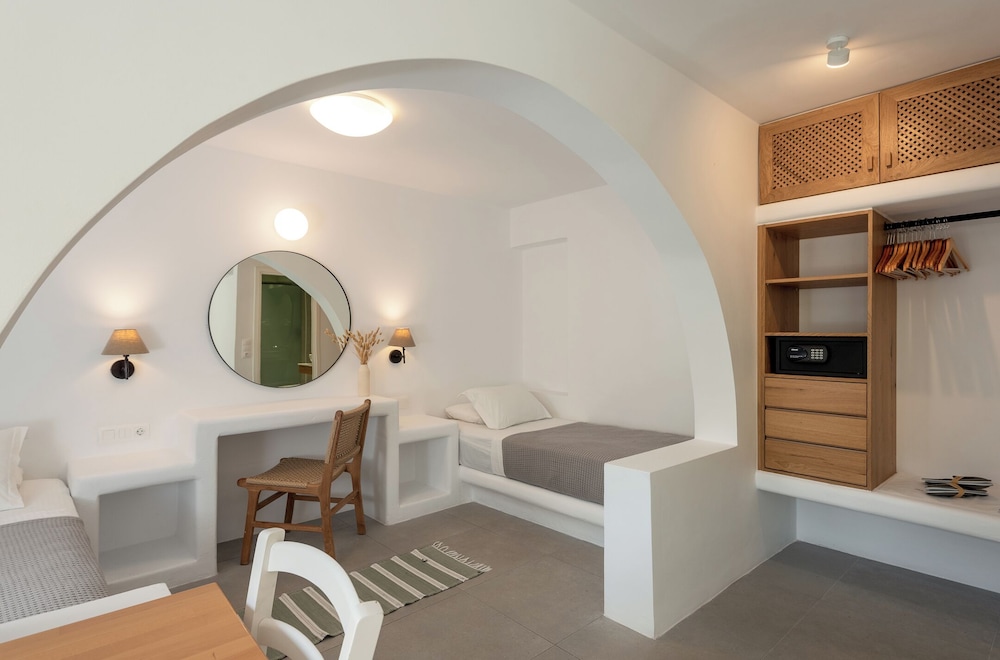 Nissia Kamares Hotel Apartments — Hotel rooms in Kardamena, South Aegean