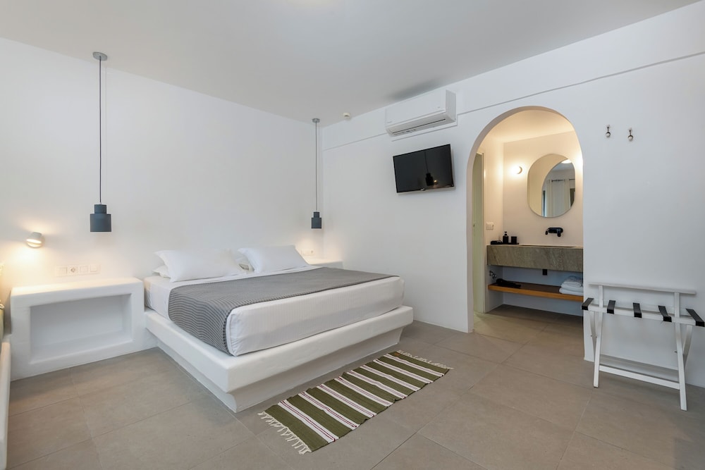 Nissia Kamares Hotel Apartments — Hotel rooms in Kardamena, South Aegean