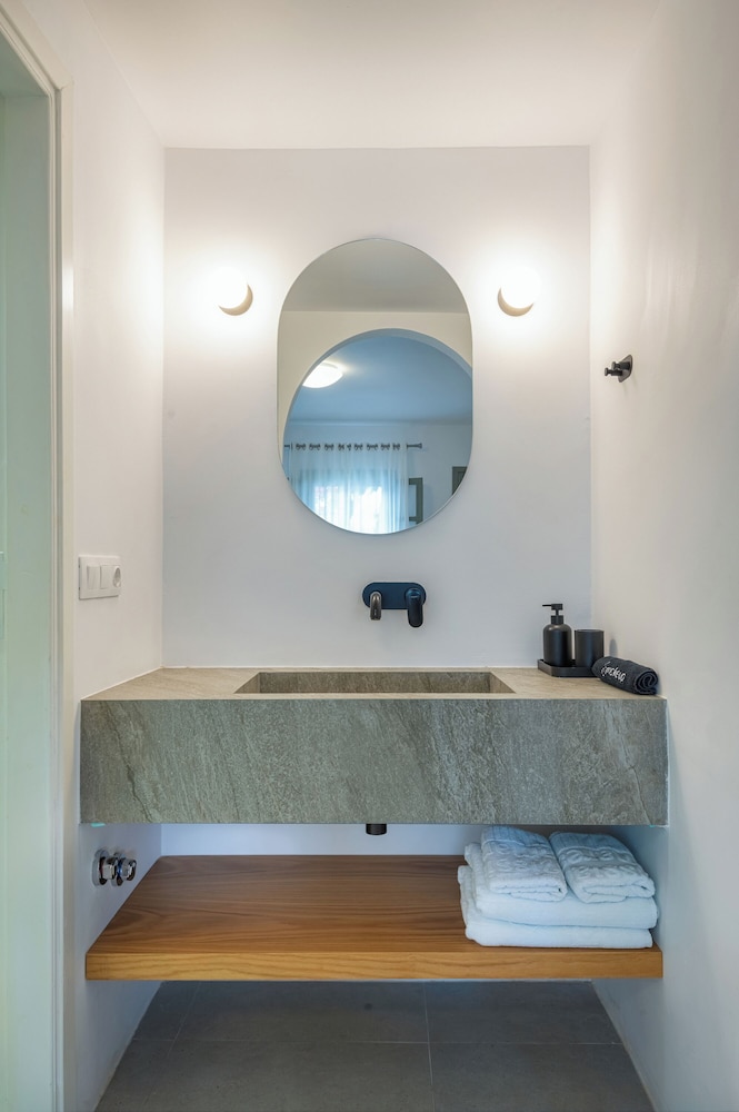 Nissia Kamares Hotel Apartments — Hotel rooms in Kardamena, South Aegean