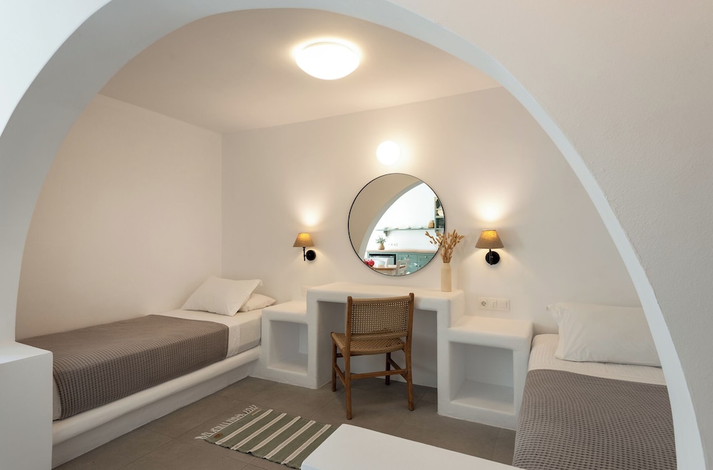 Nissia Kamares Hotel Apartments — Hotel rooms in Kardamena, South Aegean