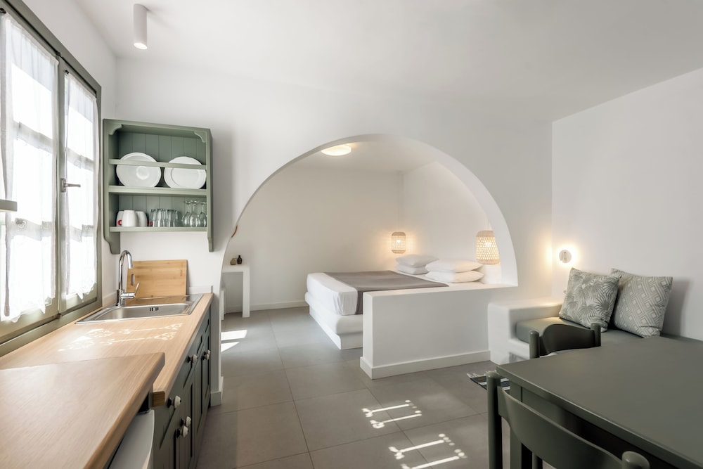 Nissia Kamares Hotel Apartments — Hotel rooms in Kardamena, South Aegean