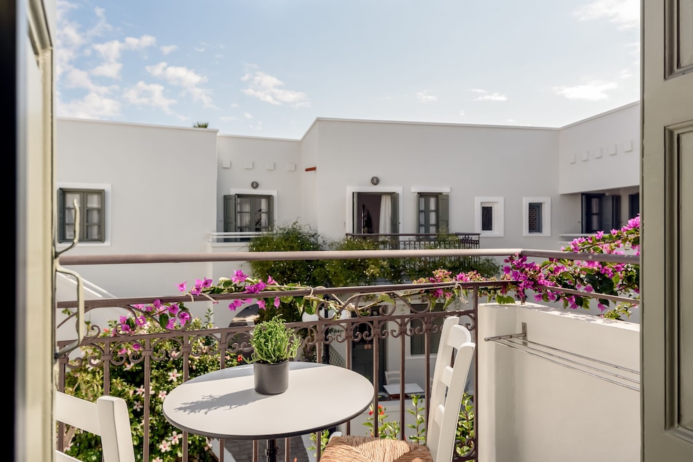 Nissia Kamares Hotel Apartments — Hotel building in Kardamena, South Aegean