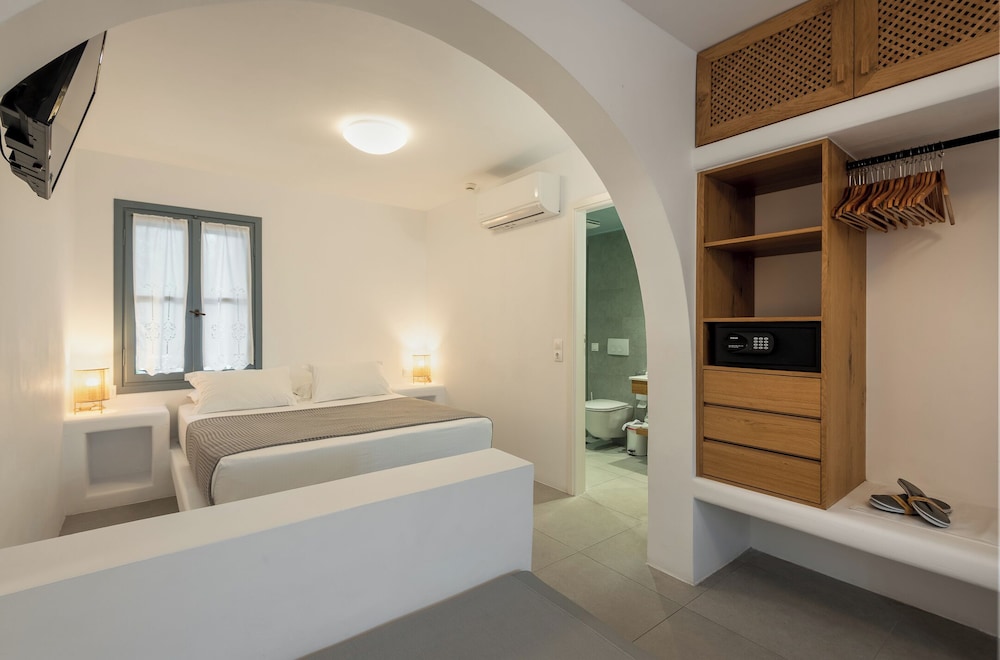 Nissia Kamares Hotel Apartments — Hotel rooms in Kardamena, South Aegean