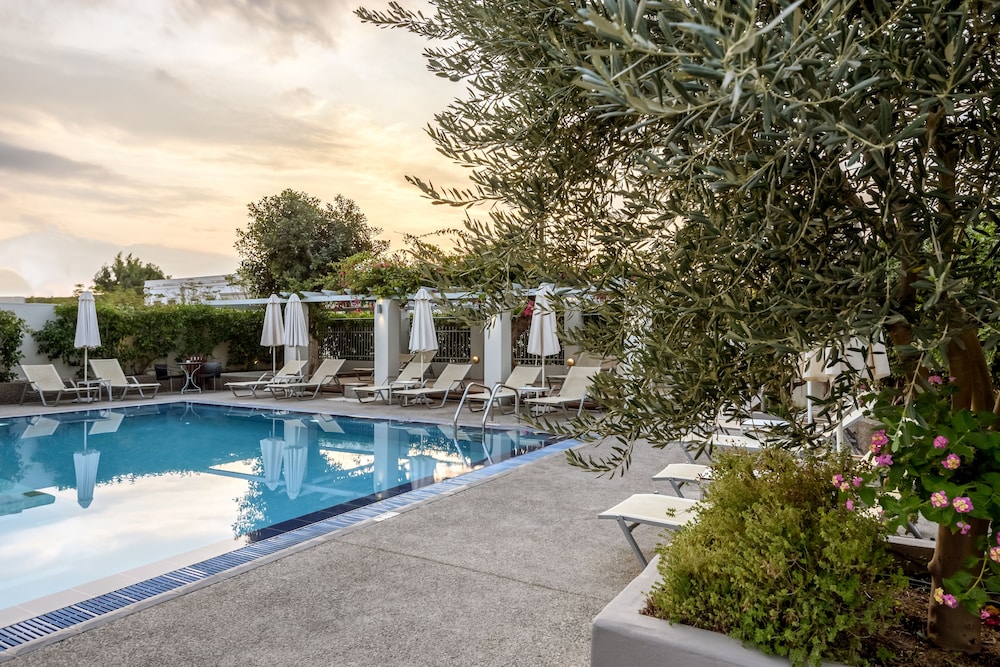 Nissia Kamares Hotel Apartments — Swimming pool in Kardamena, South Aegean