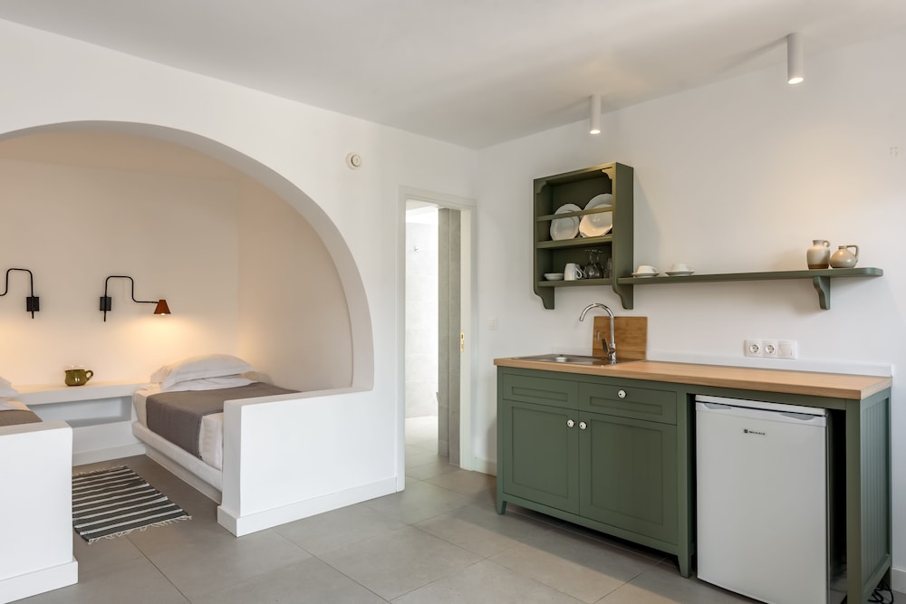 Nissia Kamares Hotel Apartments — Hotel rooms in Kardamena, South Aegean