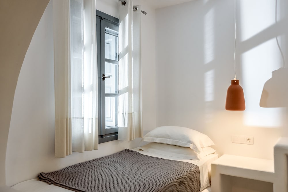 Nissia Kamares Hotel Apartments — Hotel rooms in Kardamena, South Aegean