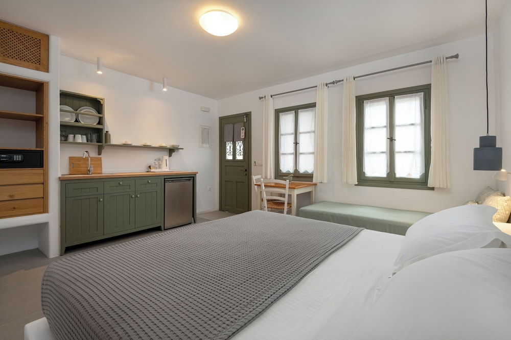 Nissia Kamares Hotel Apartments — Hotel rooms in Kardamena, South Aegean