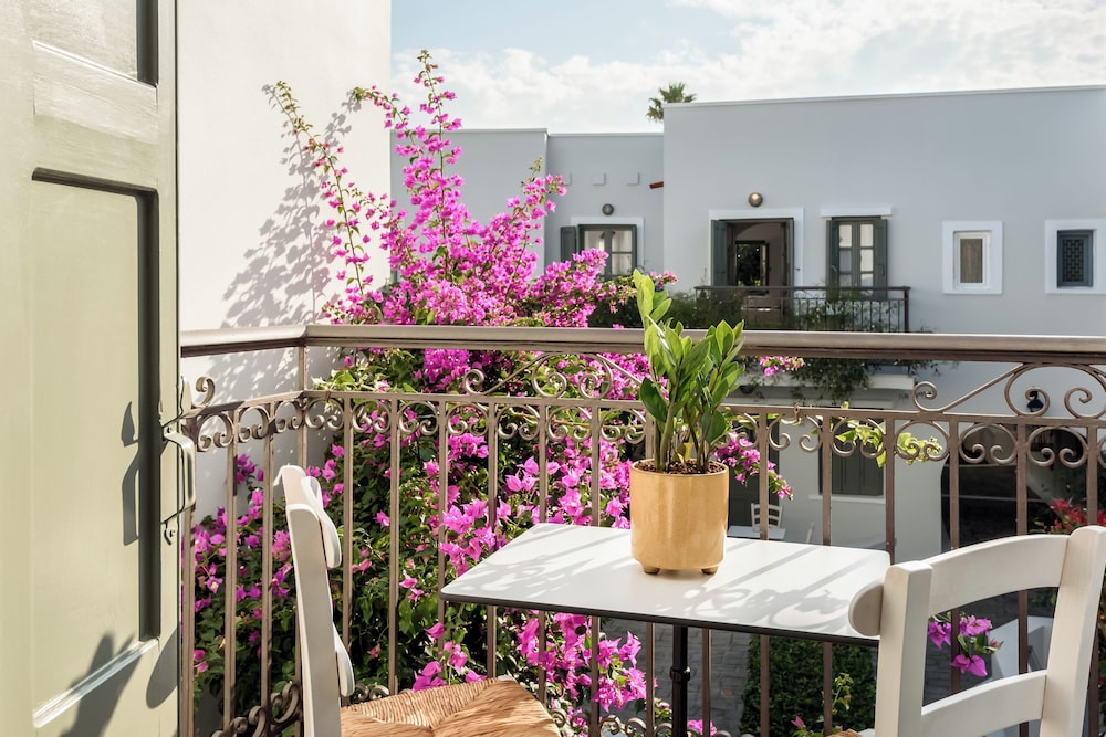 Nissia Kamares Hotel Apartments — Hotel building in Kardamena, South Aegean