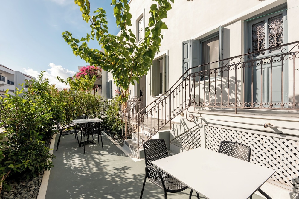 Nissia Kamares Hotel Apartments — Hotel building in Kardamena, South Aegean