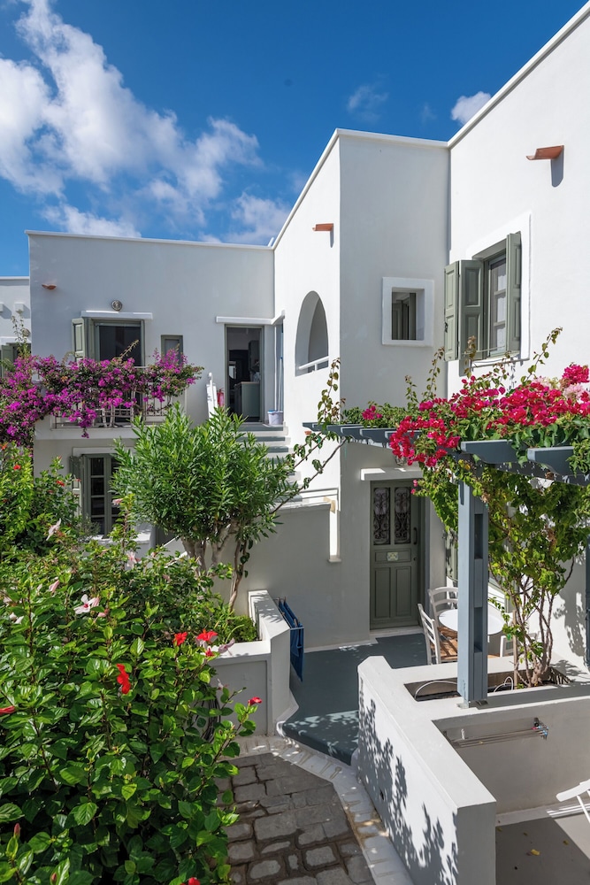 Nissia Kamares Hotel Apartments — Hotel building in Kardamena, South Aegean