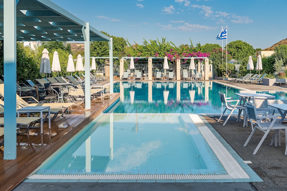 Nissia Kamares Hotel Apartments — Swimming pool in Kardamena, South Aegean