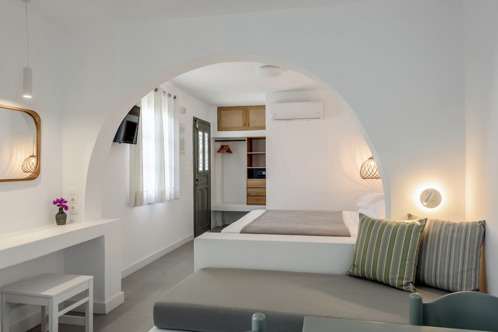 Nissia Kamares Hotel Apartments — Hotel rooms in Kardamena, South Aegean