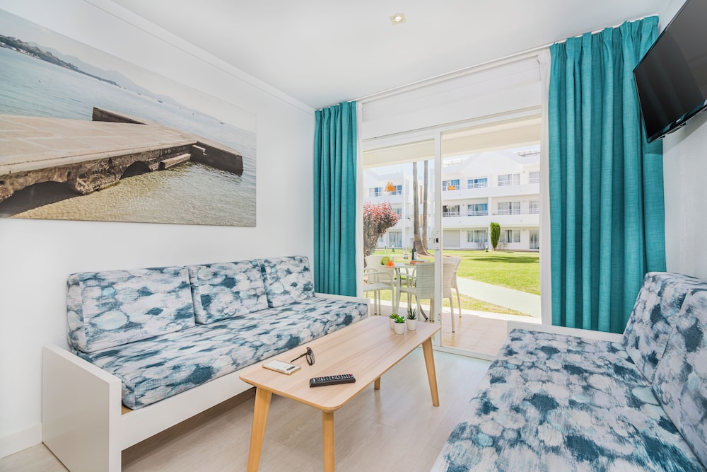 Apartamentos Habitat — Hotel rooms in Puerto Pollensa, Balearic Islands