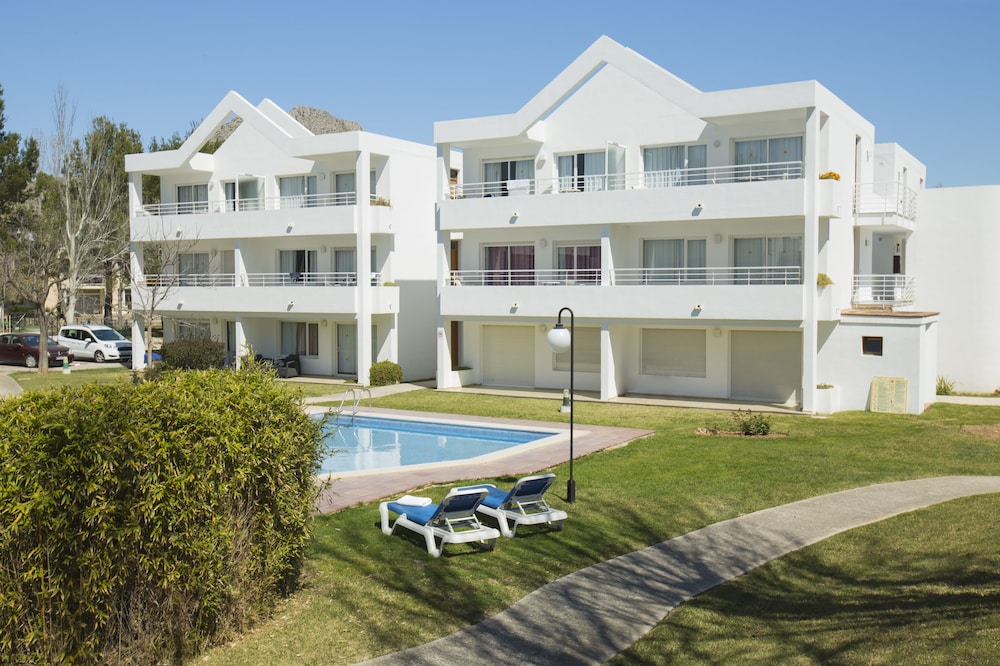 Apartamentos Habitat — Swimming pool in Puerto Pollensa, Balearic Islands