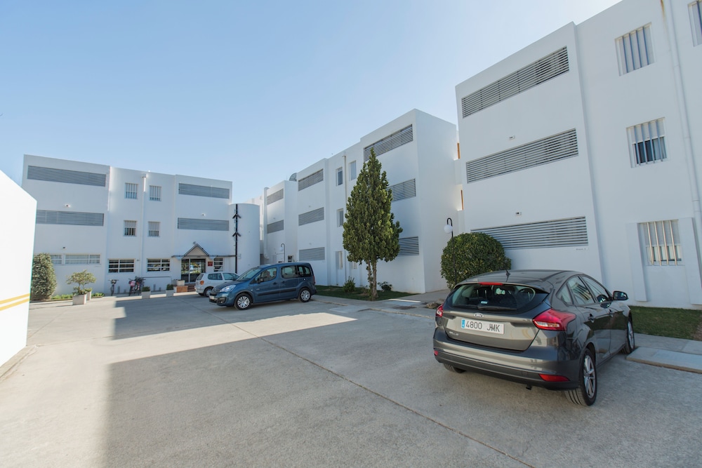 Apartamentos Habitat — Hotel building in Puerto Pollensa, Balearic Islands