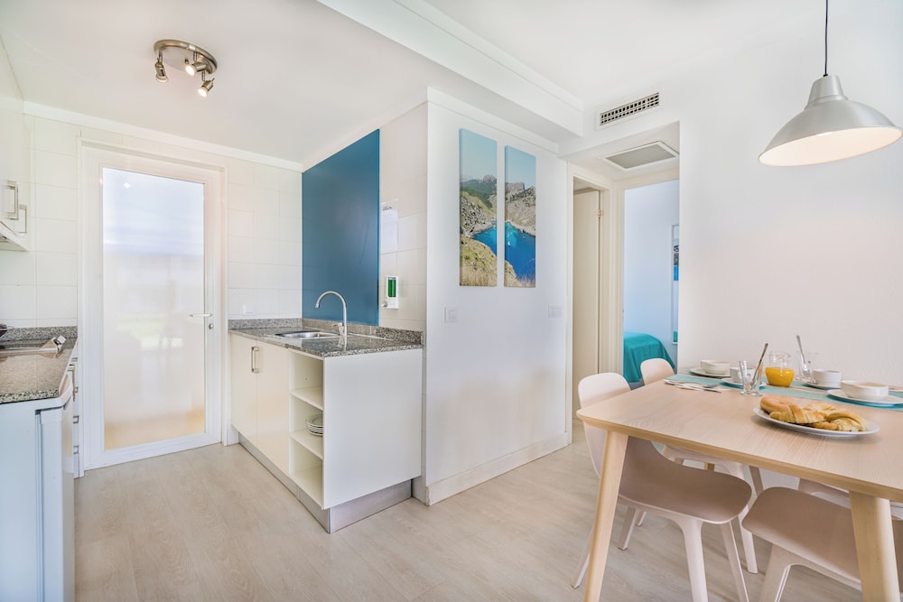 Apartamentos Habitat — Hotel rooms in Puerto Pollensa, Balearic Islands