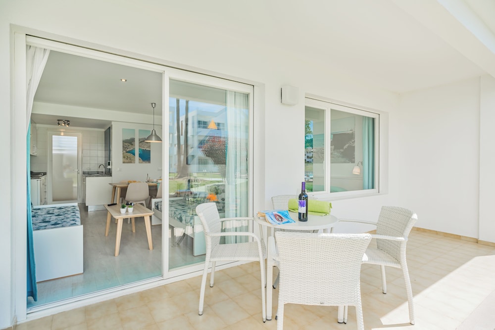 Apartamentos Habitat — Hotel rooms in Puerto Pollensa, Balearic Islands