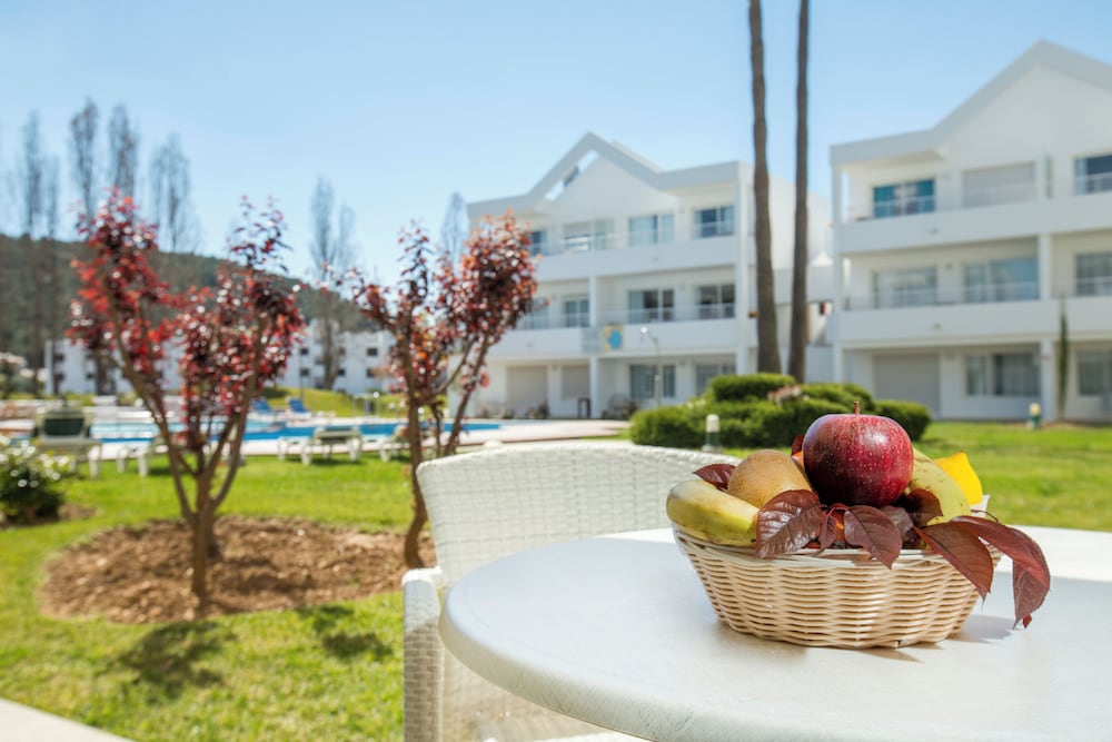 Apartamentos Habitat — Hotel building in Puerto Pollensa, Balearic Islands