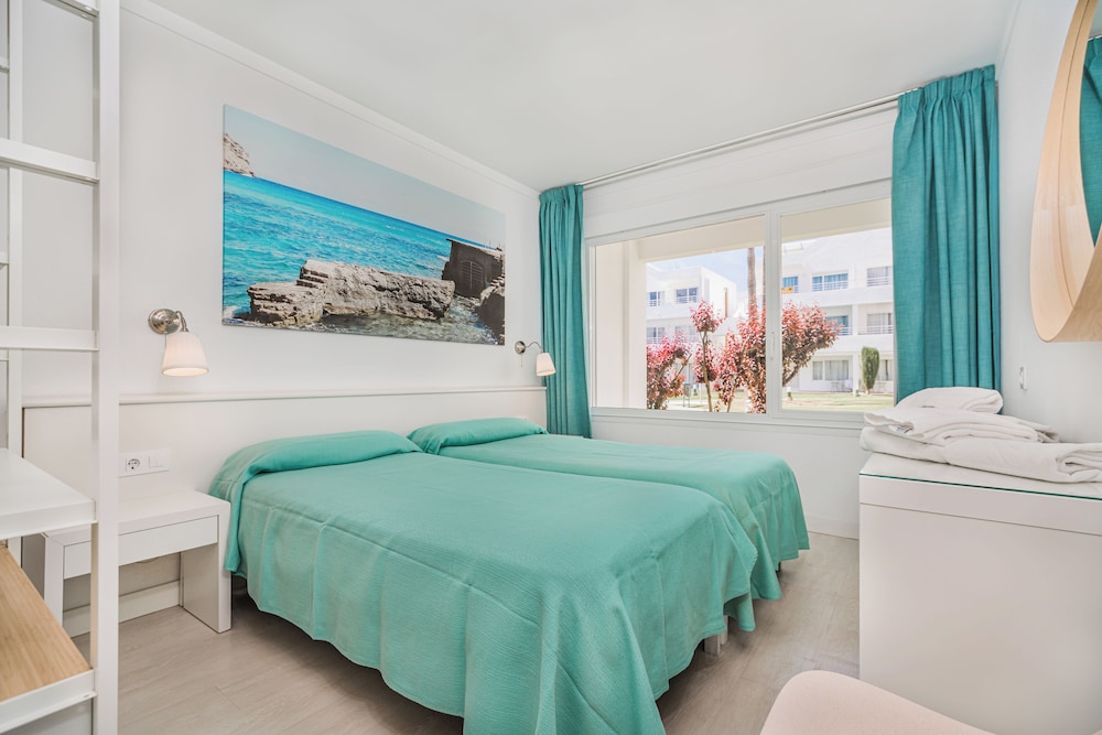 Apartamentos Habitat — Hotel rooms in Puerto Pollensa, Balearic Islands