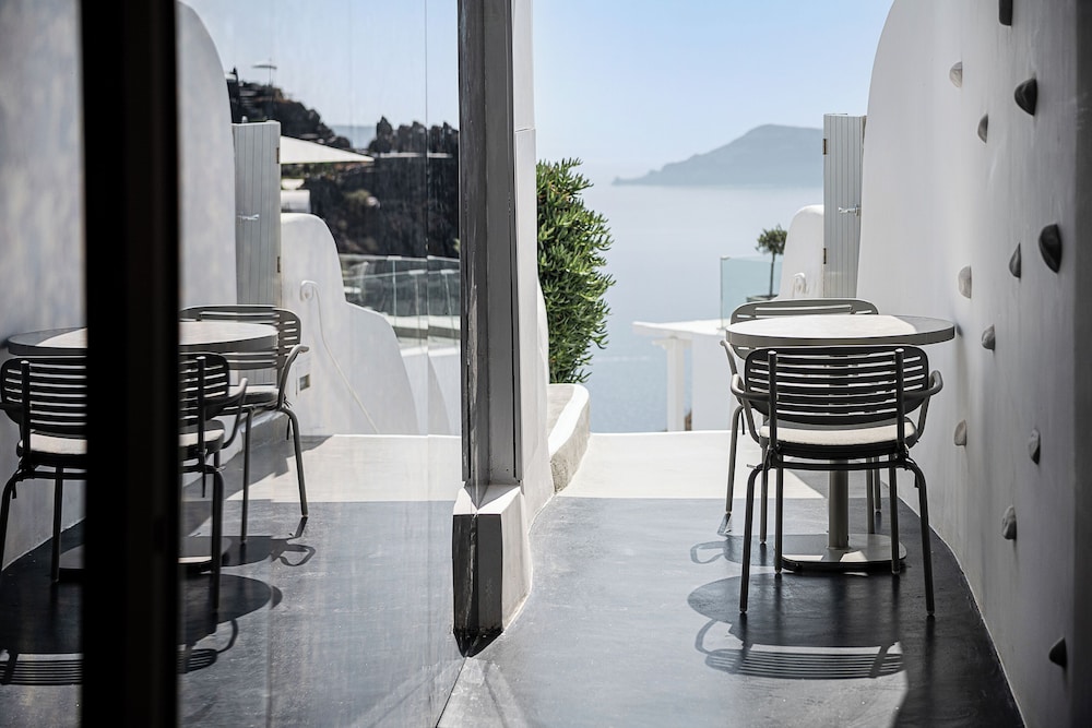 On The Rocks Hotel — Hotel rooms in Imerovigli, South Aegean