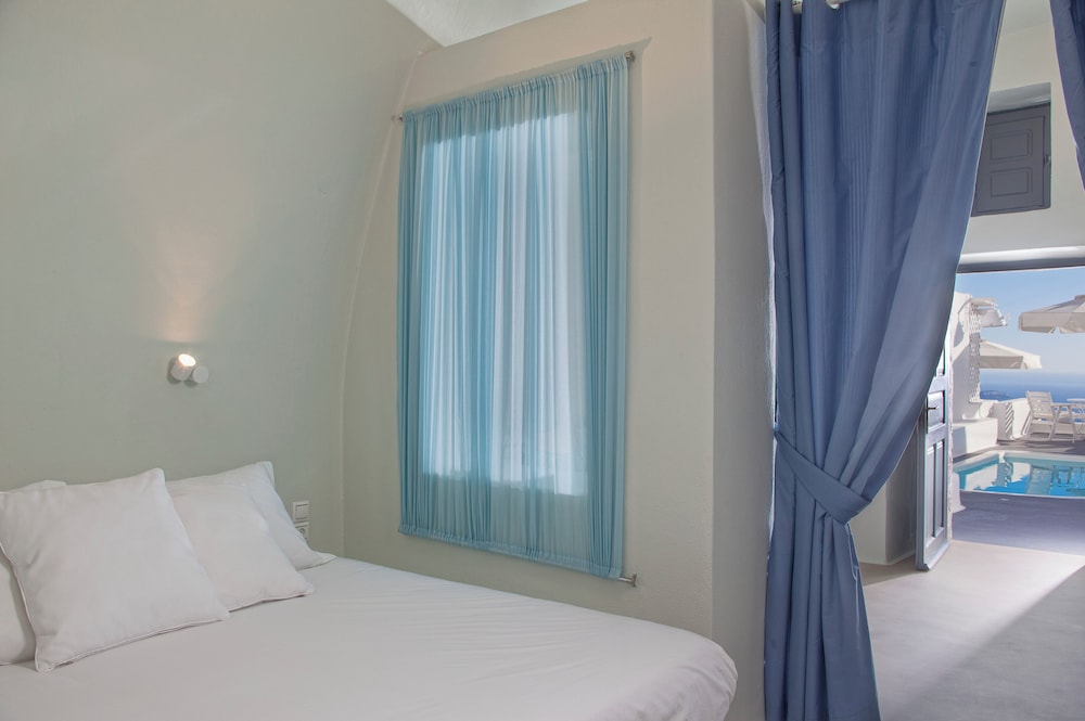 On The Rocks Hotel — Hotel rooms in Imerovigli, South Aegean