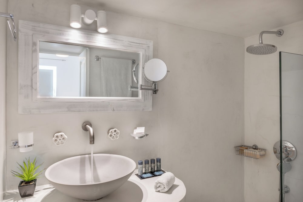 On The Rocks Hotel — Hotel rooms in Imerovigli, South Aegean