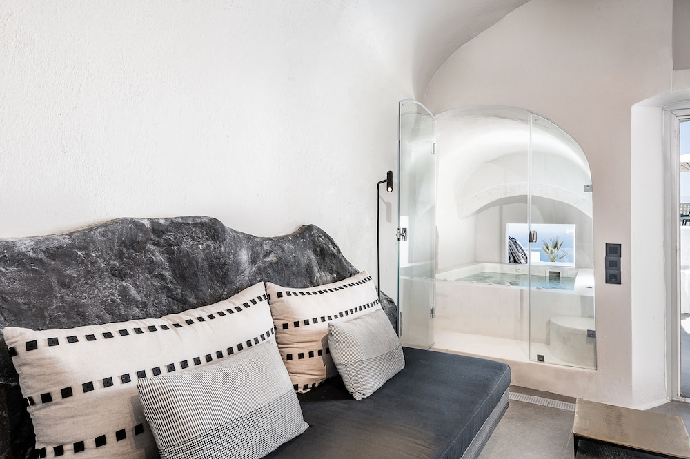 On The Rocks Hotel — Hotel rooms in Imerovigli, South Aegean