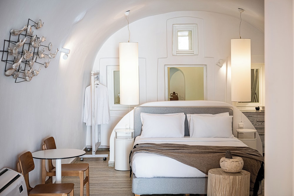 On The Rocks Hotel — Hotel rooms in Imerovigli, South Aegean