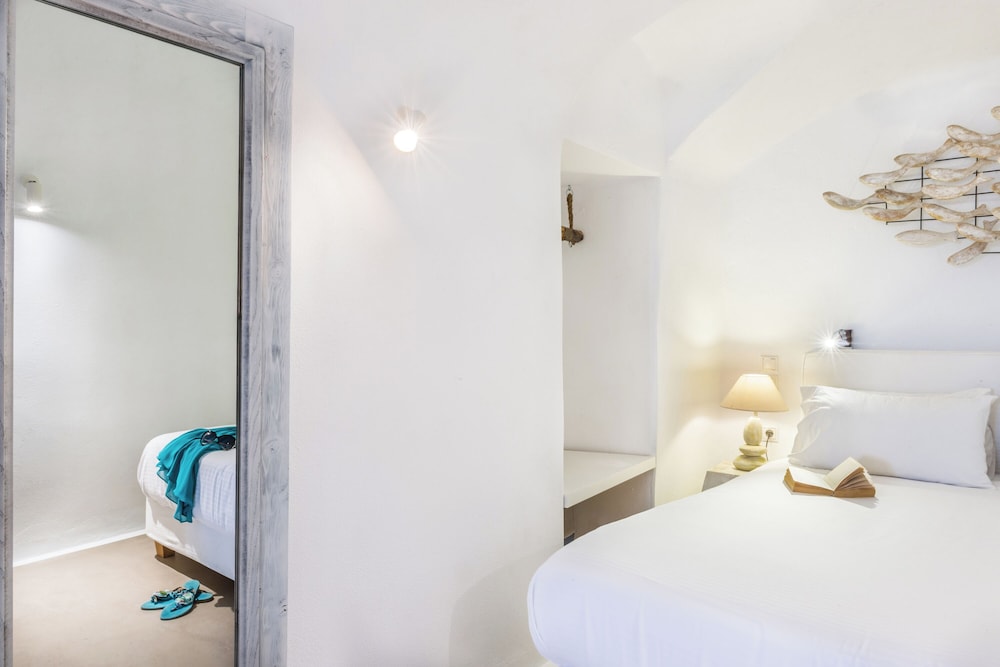 On The Rocks Hotel — Hotel rooms in Imerovigli, South Aegean
