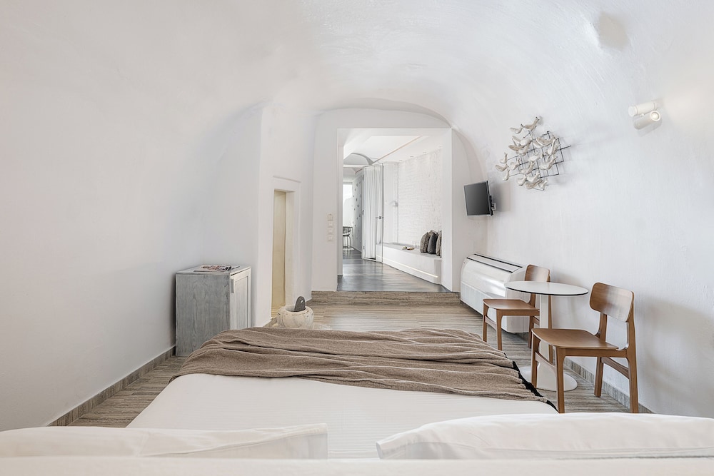 On The Rocks Hotel — Hotel rooms in Imerovigli, South Aegean