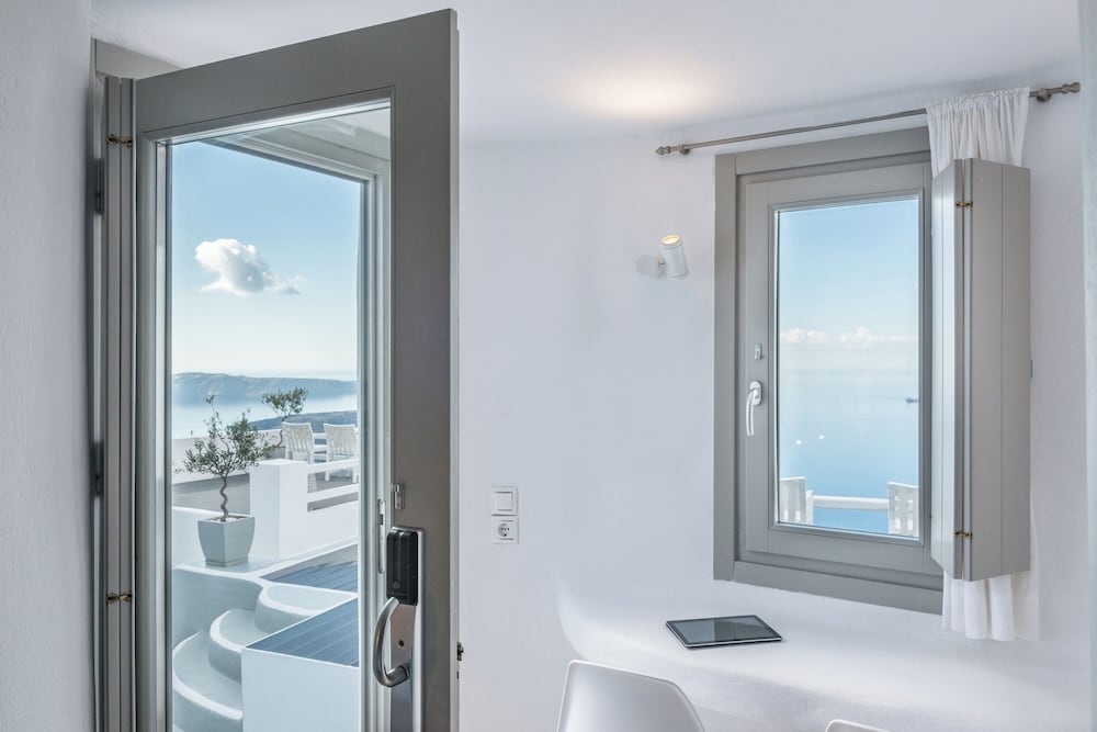 On The Rocks Hotel — Hotel rooms in Imerovigli, South Aegean